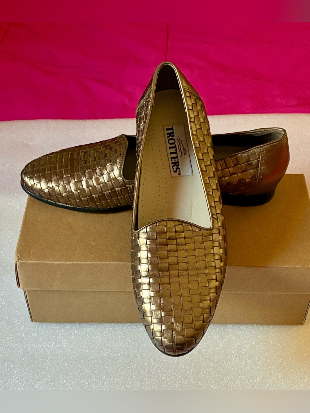 Trotters Women’s Genuine leather Metallic Light Golden Brown Woven Loafers